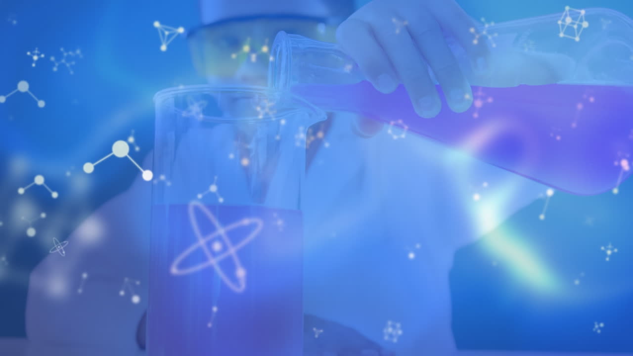 animación de estructuras moleculares sobre un niño caucásico vertiendo productos químicos en vasos en el laboratorio