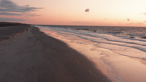 Kitesurfers-near-the-beach-of-Domburg-during-sunset