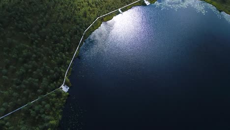 Vista-Aérea-De-Pantano-Elevado-En-Colores-Otoñales