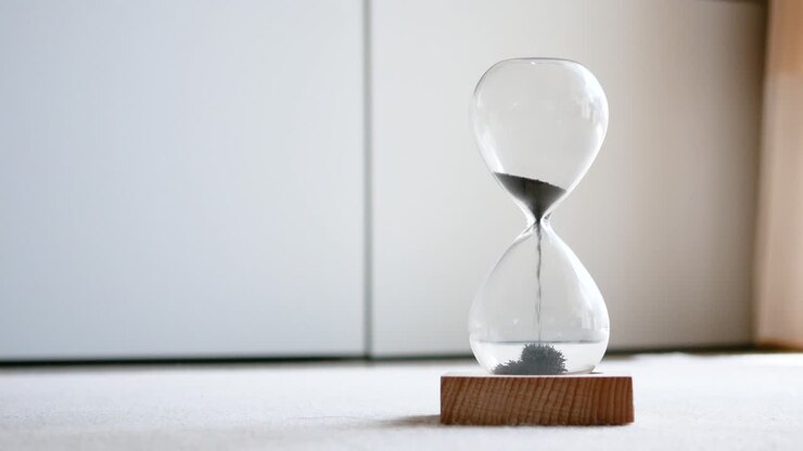 a sandglass made of iron powder and magnet