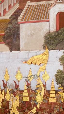 un intrincado mural que representa una procesión histórica