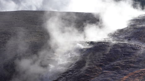 Geyser-Outflow-in-Yellowstone-National-Park,-Wyoming-USA