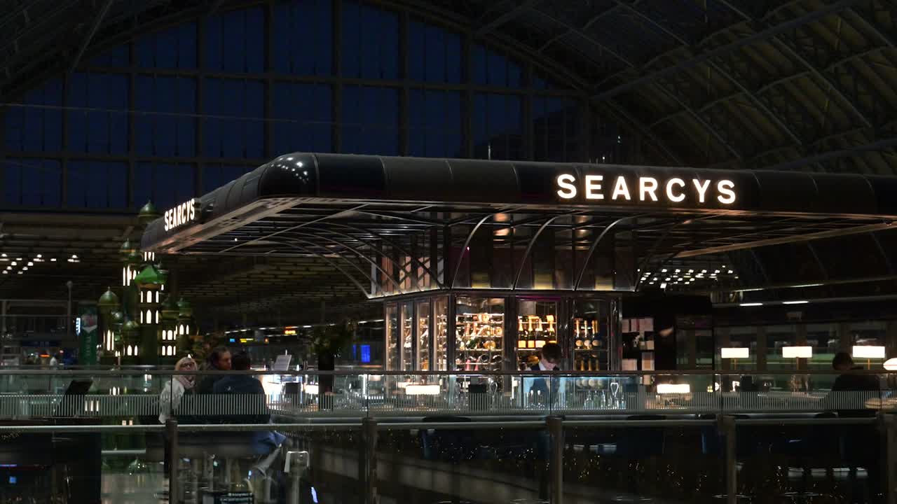 Afternoon drinks in the SEARCYS, St Pancras , London, United Kingdom