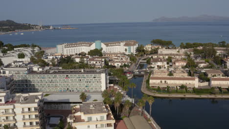 hoteles en la ciudad de alcudia frente al mar con vistas a la bahía del mar, mallorca