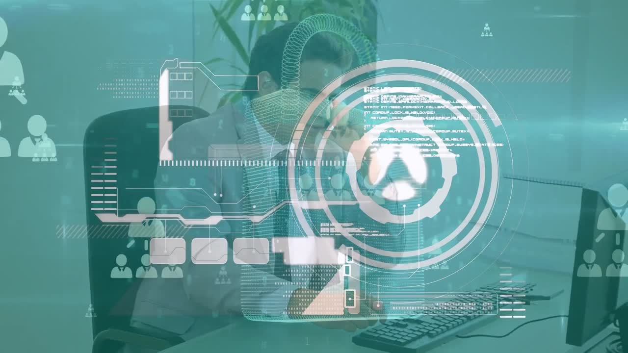 animación de la interfaz con procesamiento de datos sobre empresario caucásico hablando en teléfono inteligente