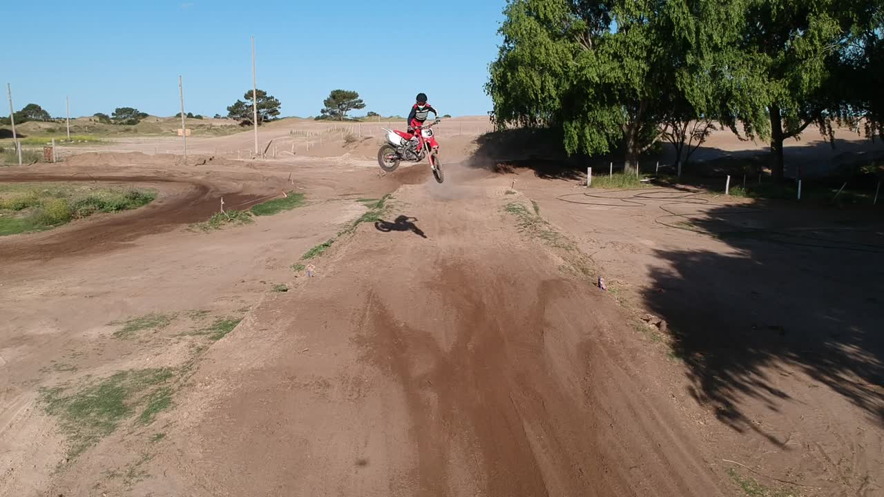 látigo de motocross desde un dron