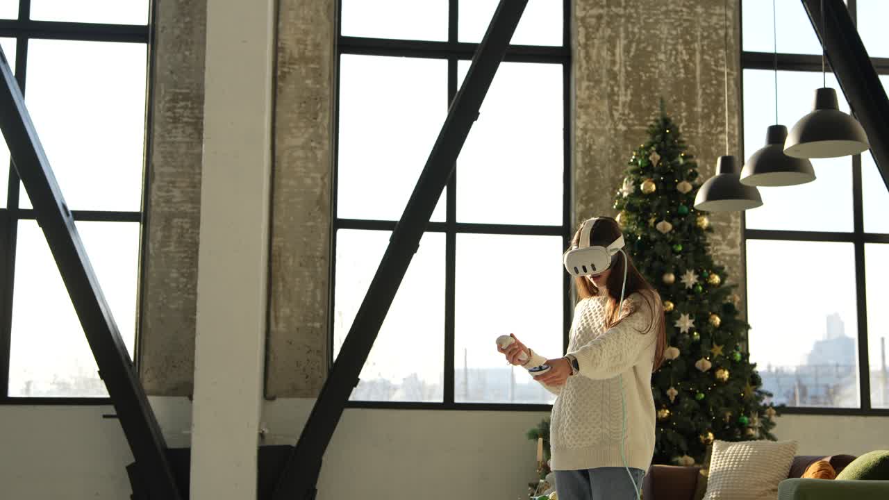 휴가 기간 동안 vr을 경험하는 여성.