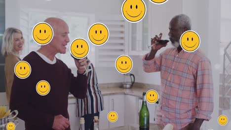 animación de iconos emoji sobre un grupo diverso de ancianos bebiendo vino