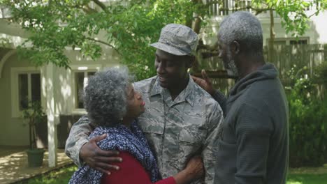 Soldier-with-his-parents