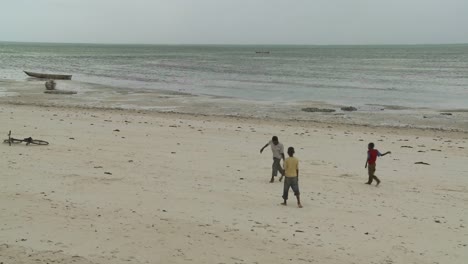 A-time-lapse-of-the-tide-coming-in