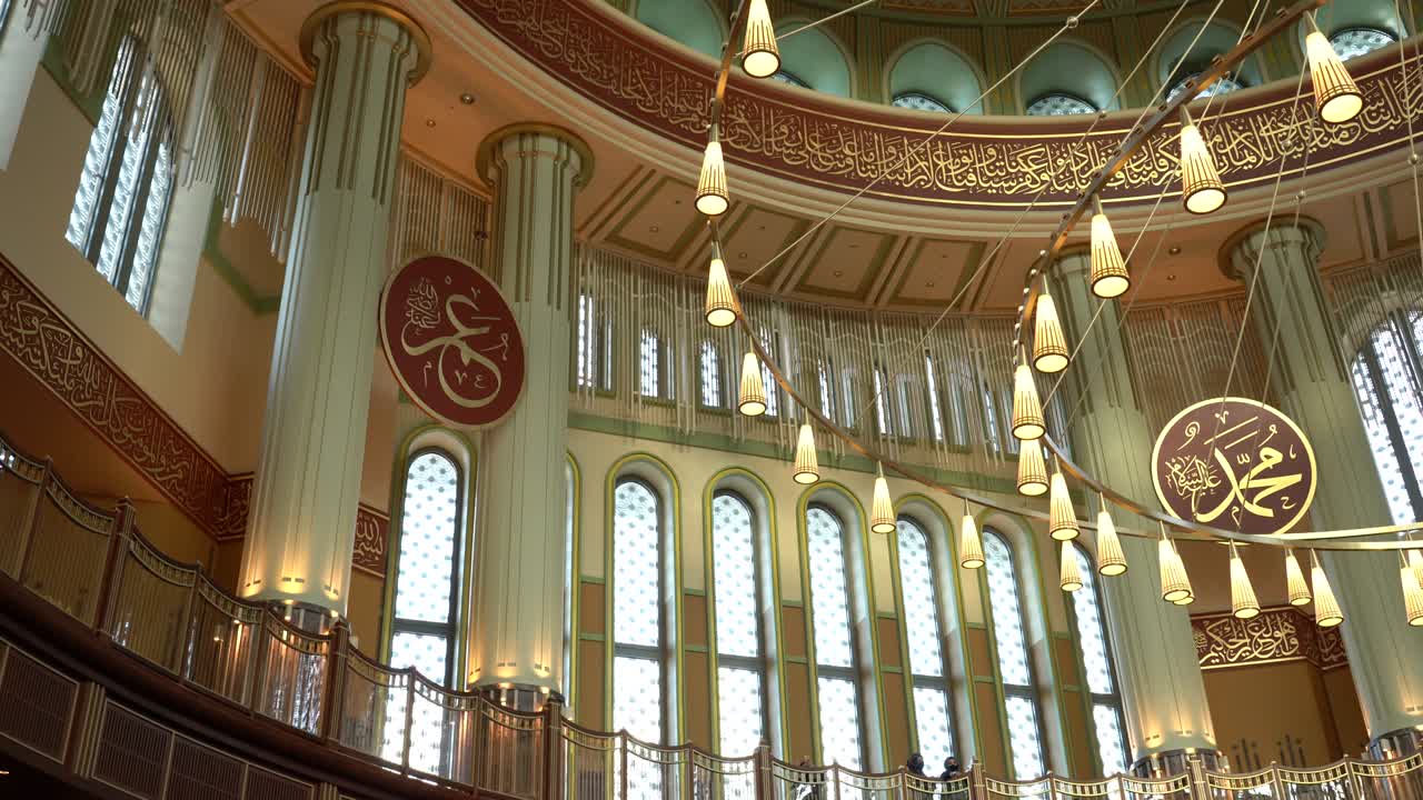 новая мечеть на площади таксим в стамбуле, турция