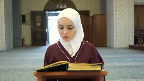 Hijab-Mädchenanbetung