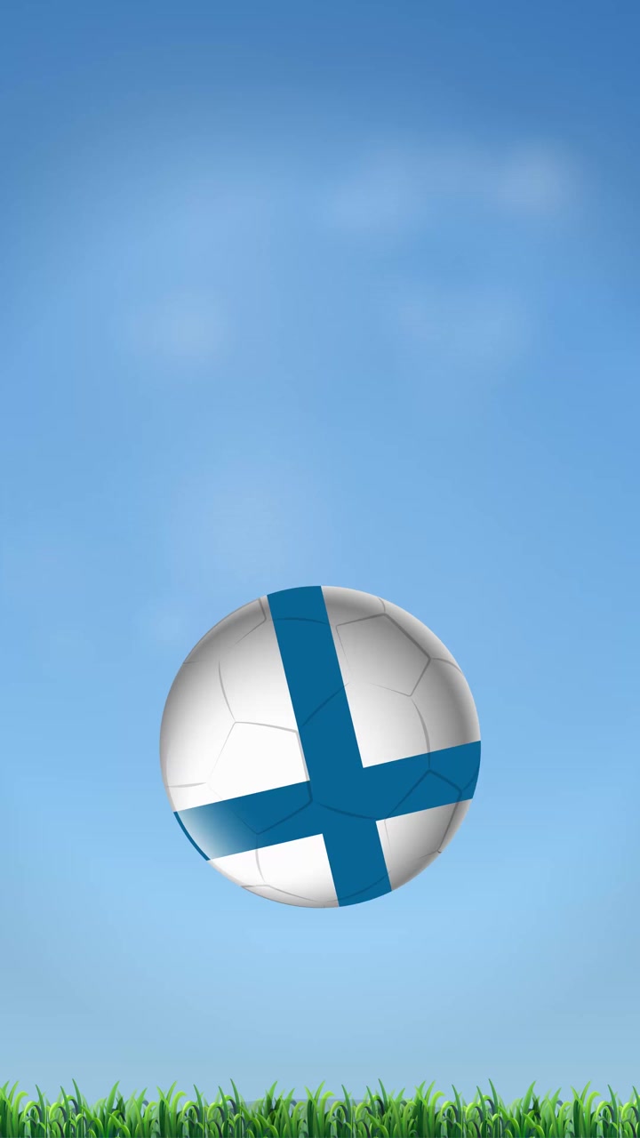 Pallone da calcio con motivo della bandiera finlandese che rimbalza sull'erba