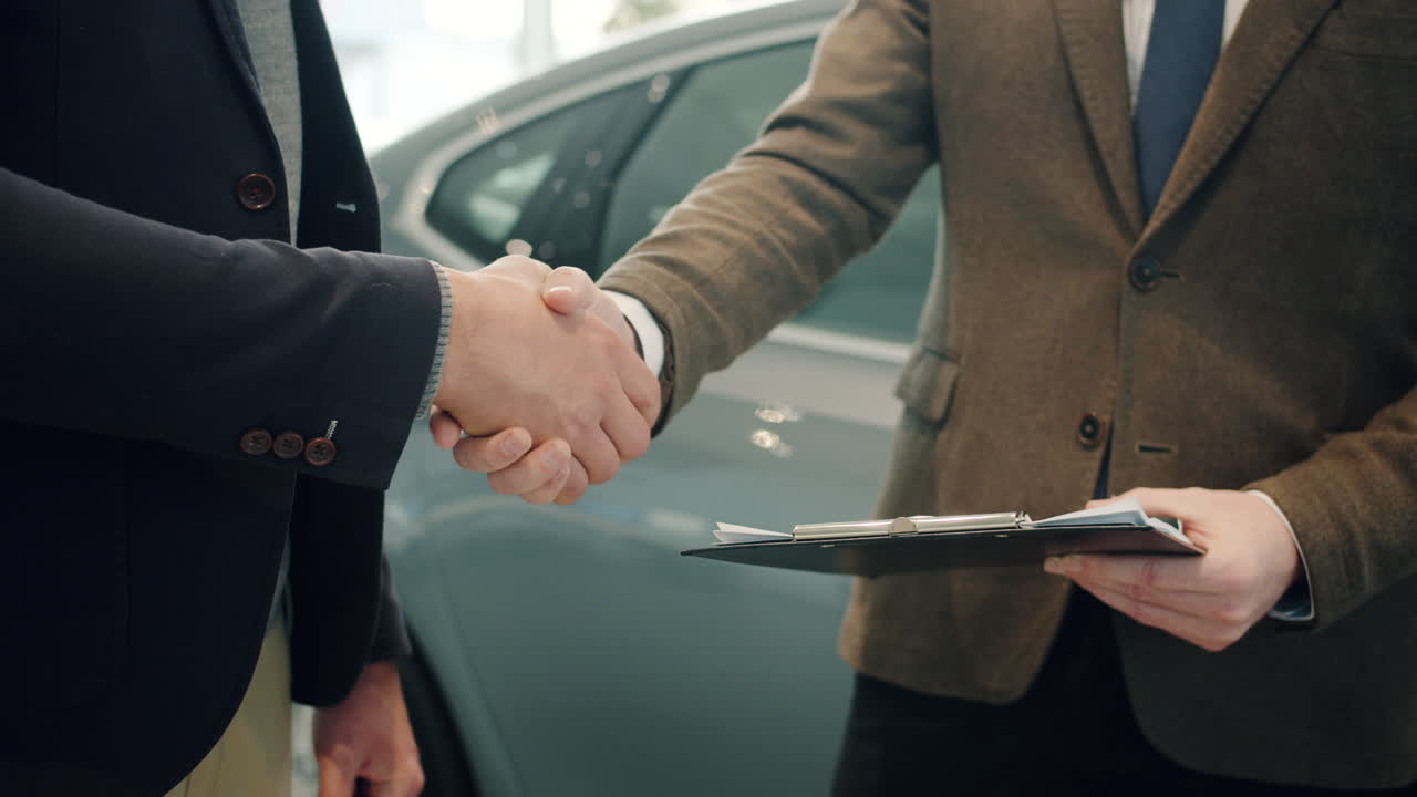 transacción de concesionario de automóviles