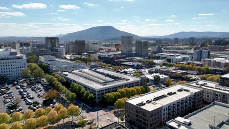 Luftaufnahme-Der-Skyline-Von-Chattanooga,-Tennessee