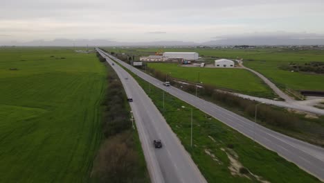 Caminos-Que-Pasan-Por-Campos-Verdes