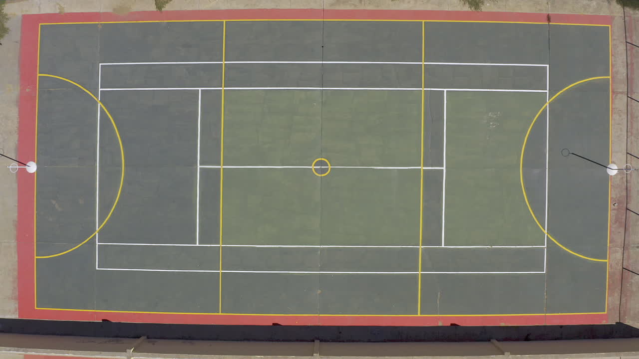 momentos antes del caos del baloncesto