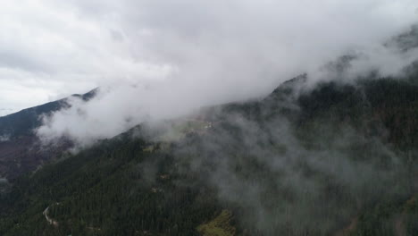 Clouds-cover-the-peaks-of-Nemuna-National-Park,-Kosovo