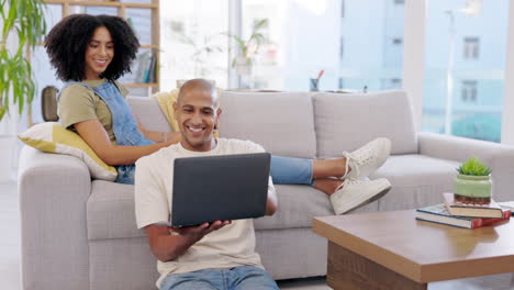 Smile,-relax-and-couple-on-sofa-with-laptop