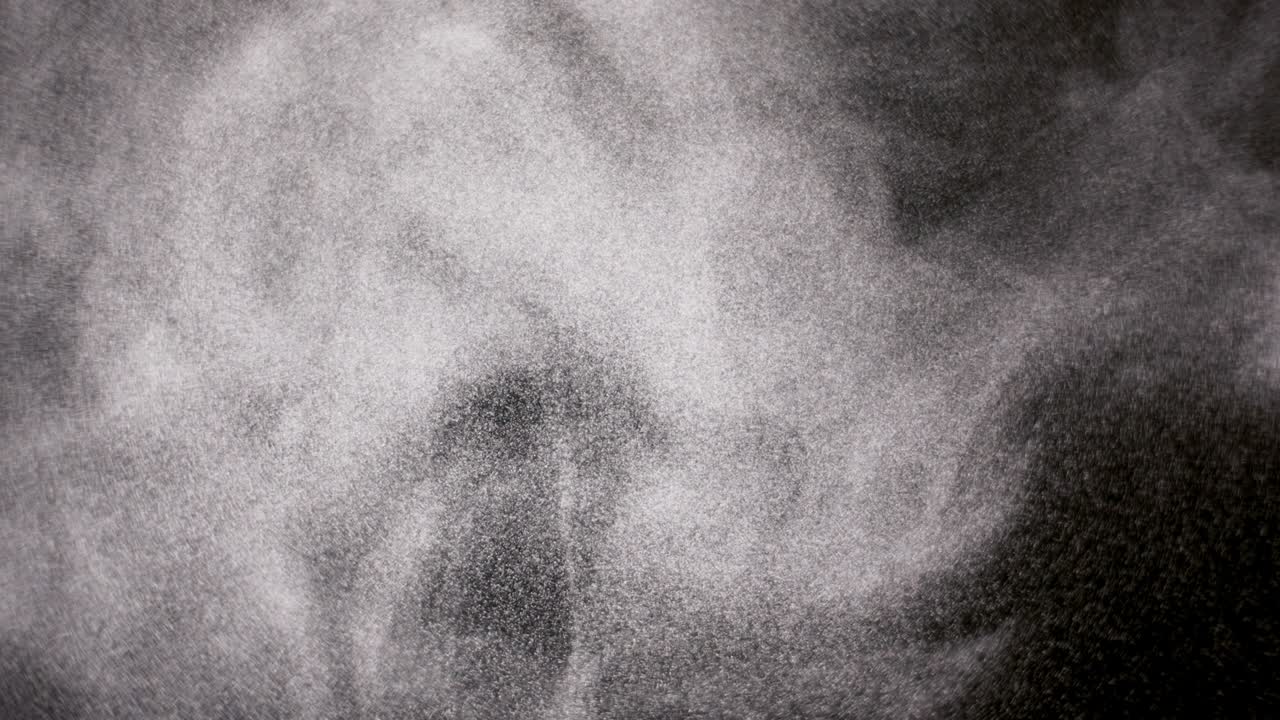 검은 바탕에 분리 된 파우더