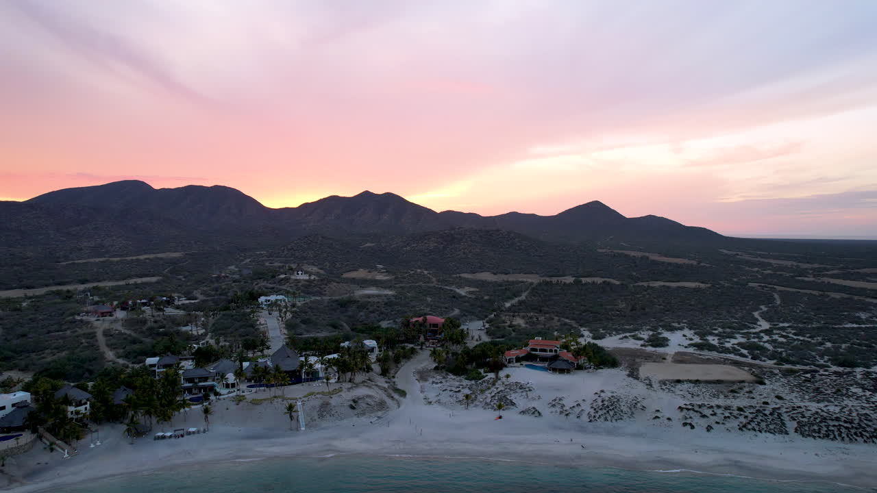 Meksika, San Jose del Cabo'da gün batımı drone çekimi.