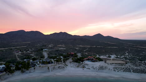 disparo de drone al atardecer en san jose del cabo en mexico