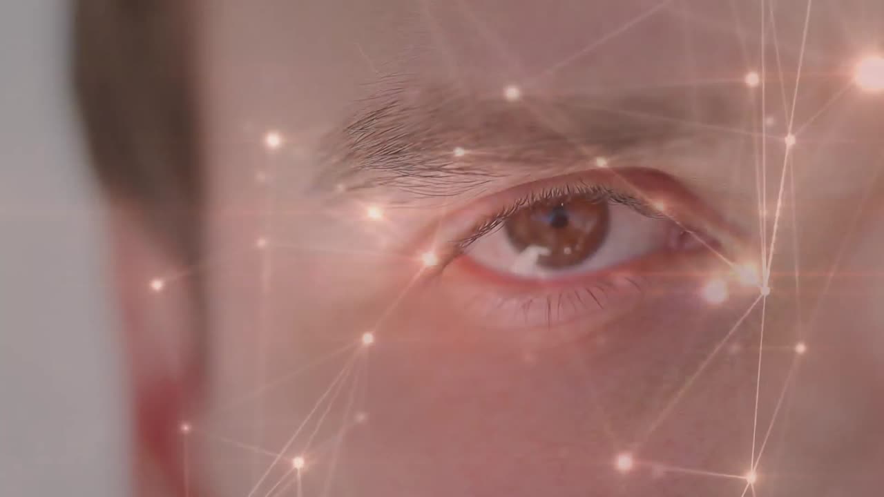 남자 눈이 쳐다보고 초점을 맞추고