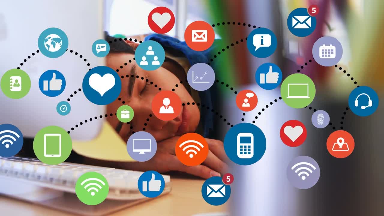 animación de iconos de los medios sobre un hombre biracial durmiendo en la oficina