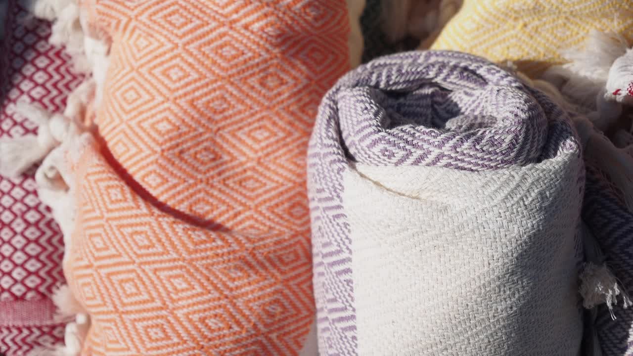 다채로운 수건을 은