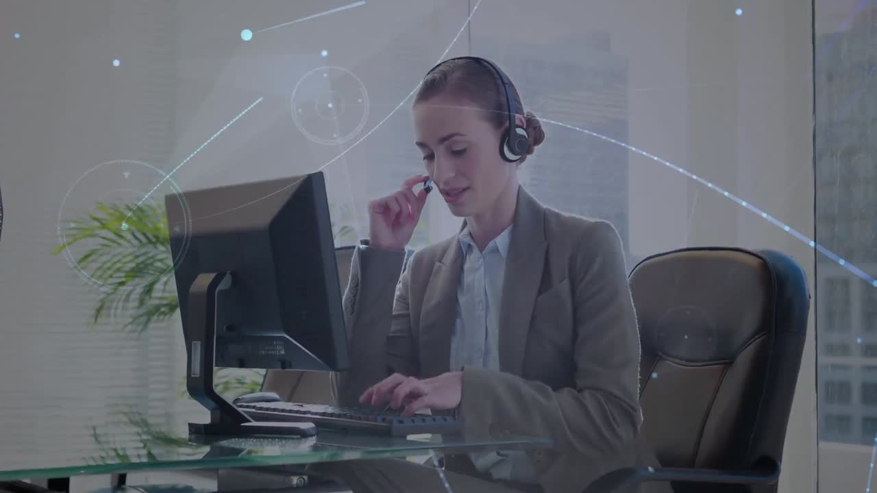 animación de redes de conexiones a través de una mujer de negocios caucásica usando computadora