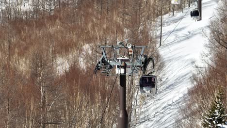 Aerial-shot-of-bubble-car-chair-lift