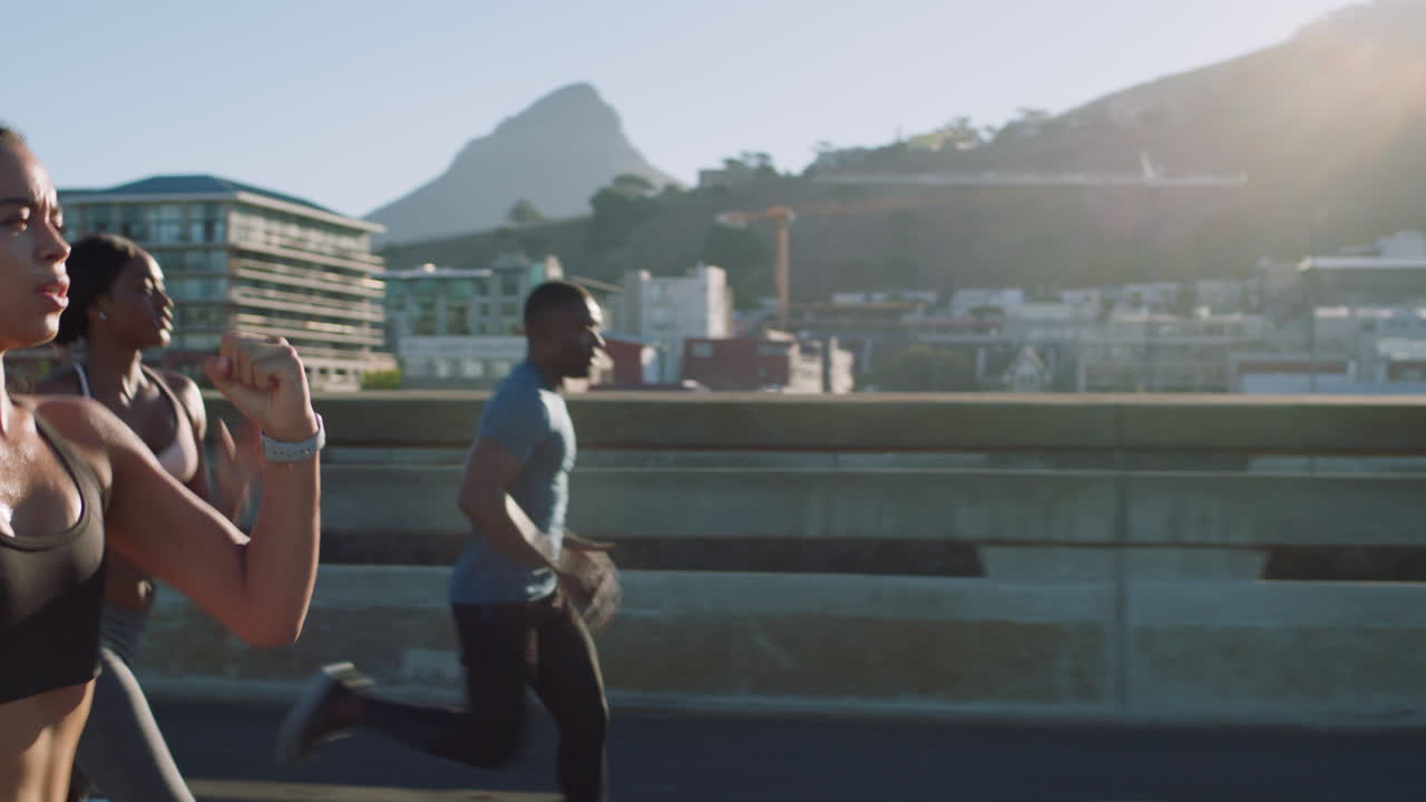 케이프 타운, 도시와 친구들이 피트니스를 위해 달리고 있습니다.