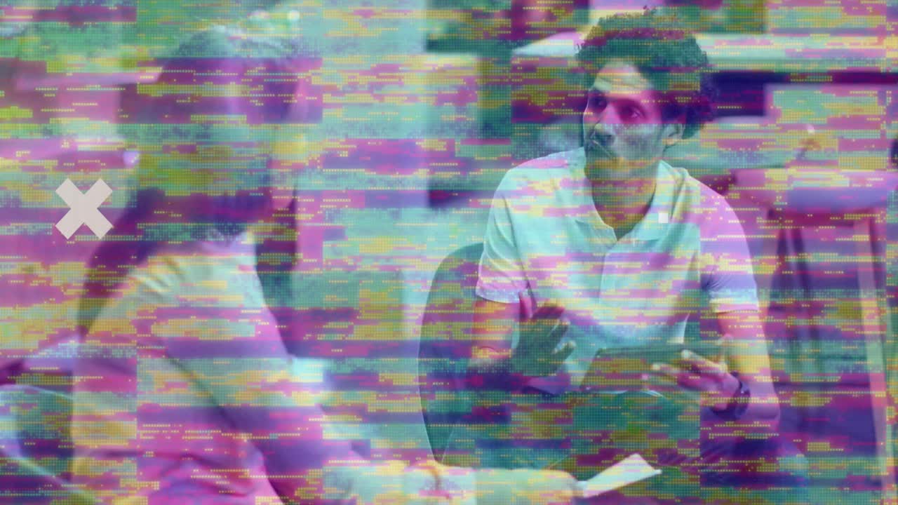 animación de marcadores y procesamiento de datos sobre diversas personas de negocios en la oficina.