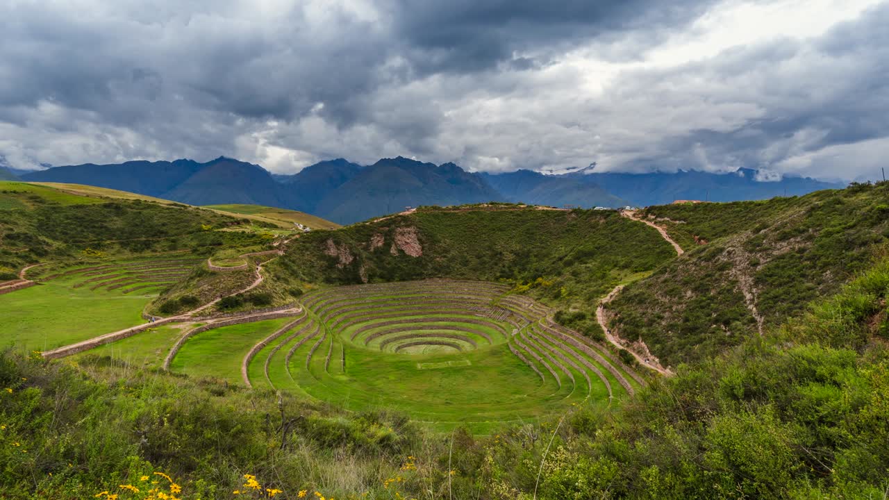 terrazas incas de morena en el valle sagrado de los incas, región de cusco, perú