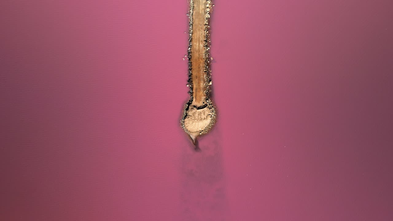 여름에 분홍빛으로 물드는 허트 라군