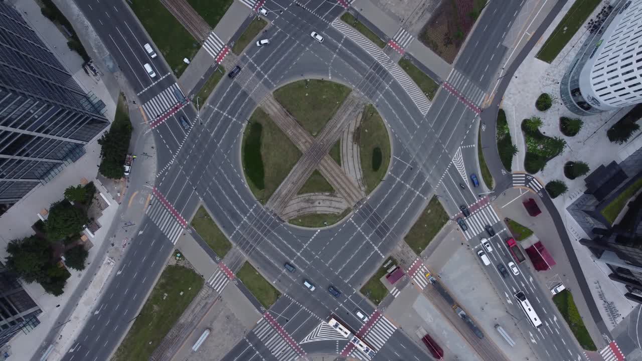 A drone video of Rondo Daszynskiego in Warsaw, Poland