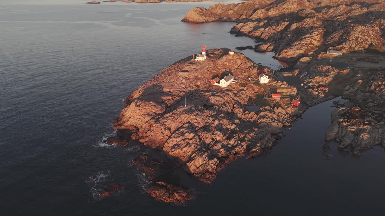 Mercusuar Lindesnes di Norwegia. Rekaman drone