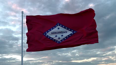 bandera realista de arkansas - estado de los ee.uu. agitando en el viento contra el cielo profundo dramático. 4k uhd 60 fps cámara lenta