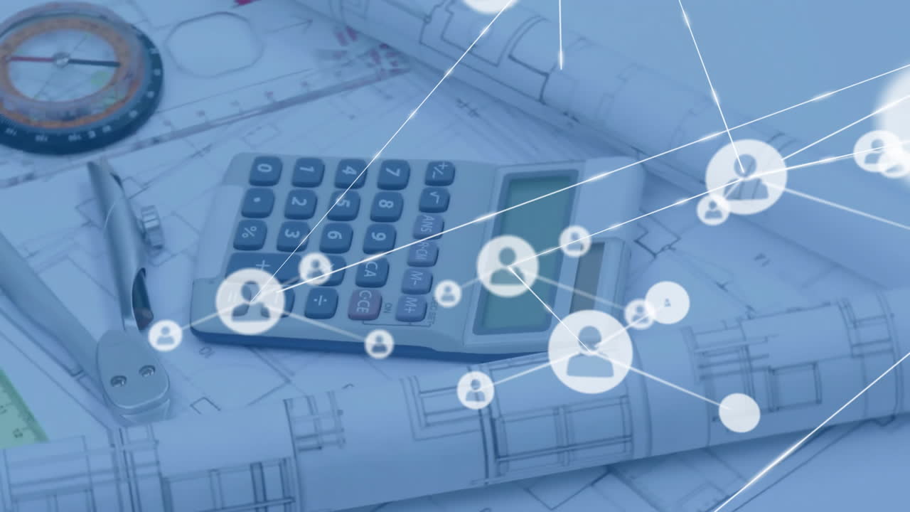 animación de la red de personas iconos sobre calculadora y planos en el escritorio