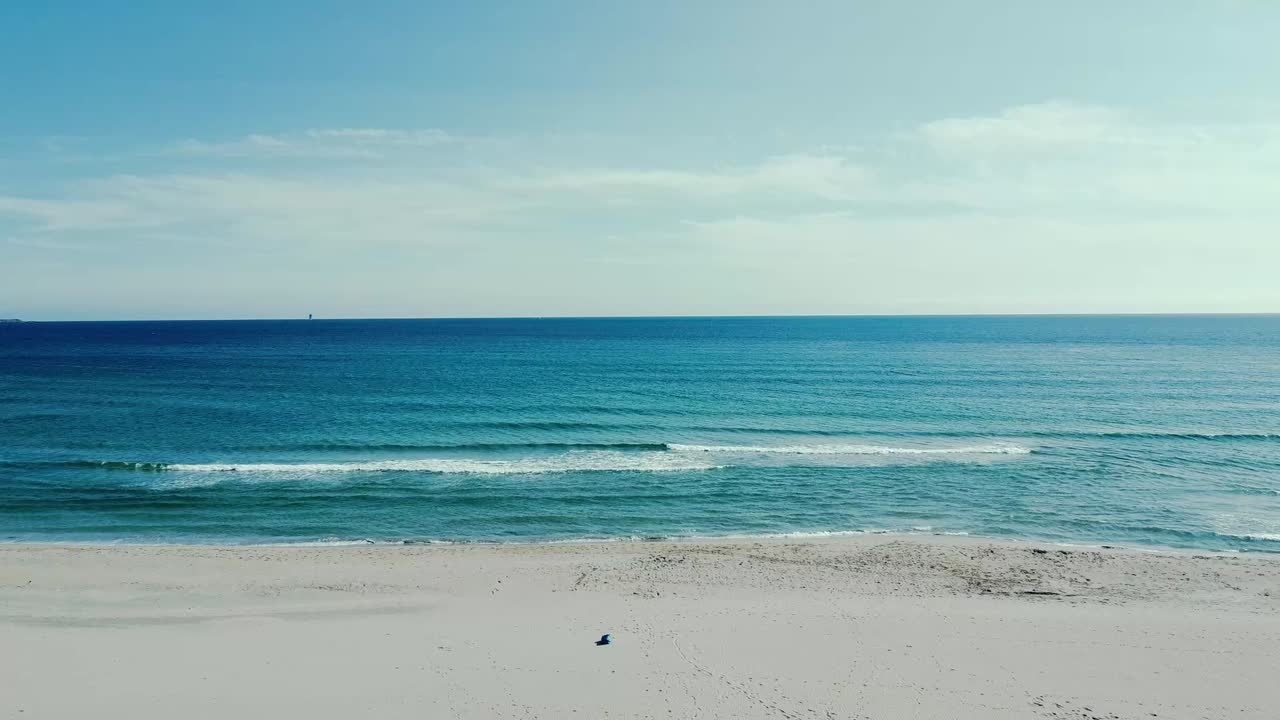 노르웨이 의 해변 과 투명 한 북극 해 를 공중 에서 볼 수 있다.