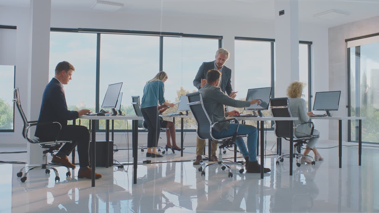 equipo de negocios trabajando juntos en una oficina