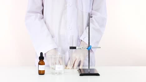 experimento químico que demuestra una reacción de precipitación