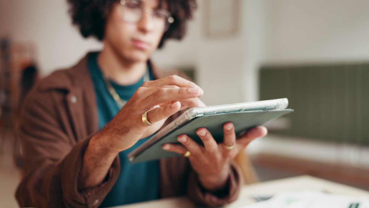 Man using a tablet in a cafe