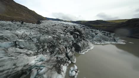 Primer-Plano-De-Capturas-De-Imágenes-De-Drones-FPV-Del-Parque-Nacional-Skaftafell