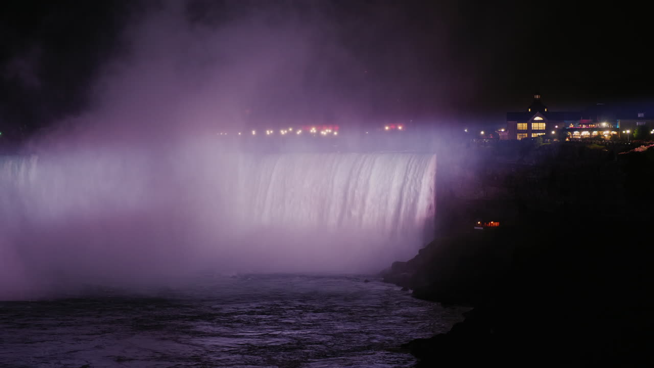 캐나다 나이아가라 폭포는 밤에 조명