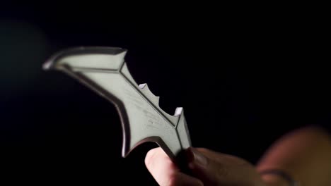 Shuriken---Batterang-in-the-dark---Close-Up