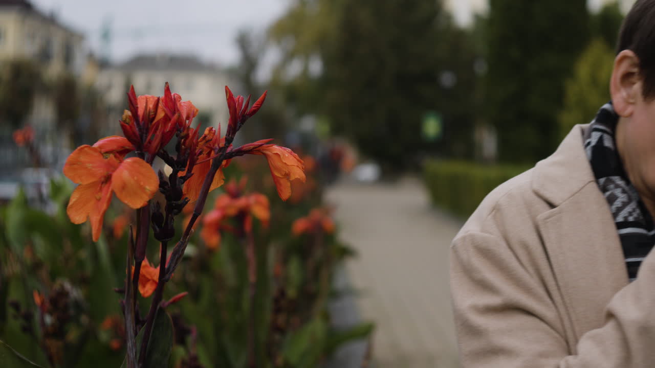 человек с аллергией на цветы