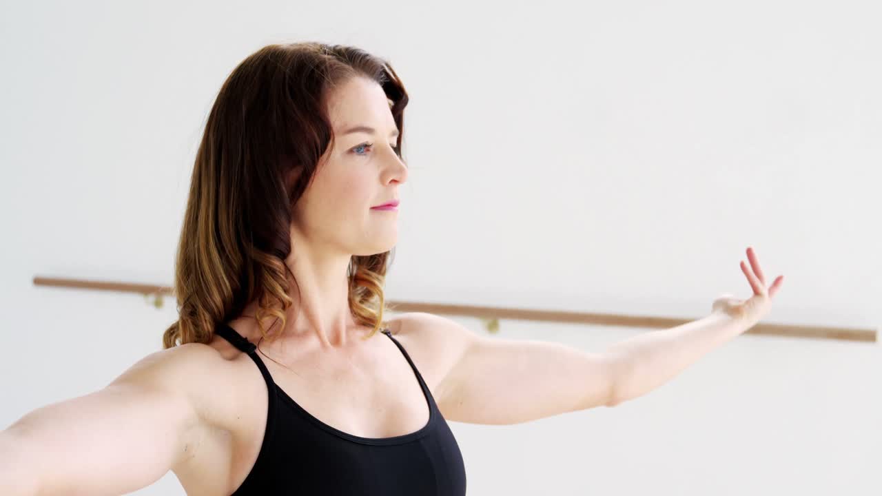 bailarín practicando danza contemporánea