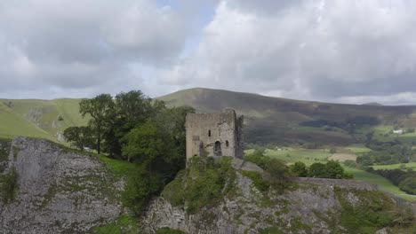 Drohnenschuss-Umkreist-Peveril-Castle-03