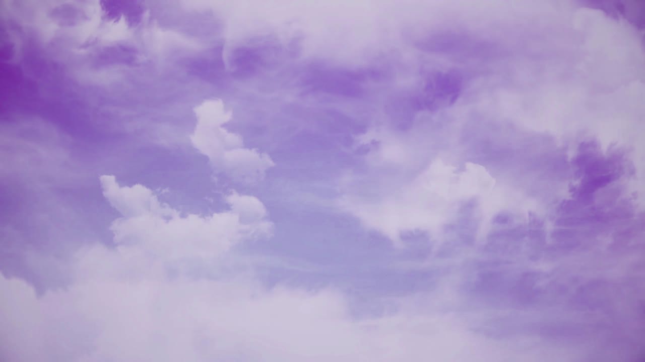 vuelo sobre las nubes, animación en bucle. hermoso cielo con nubes